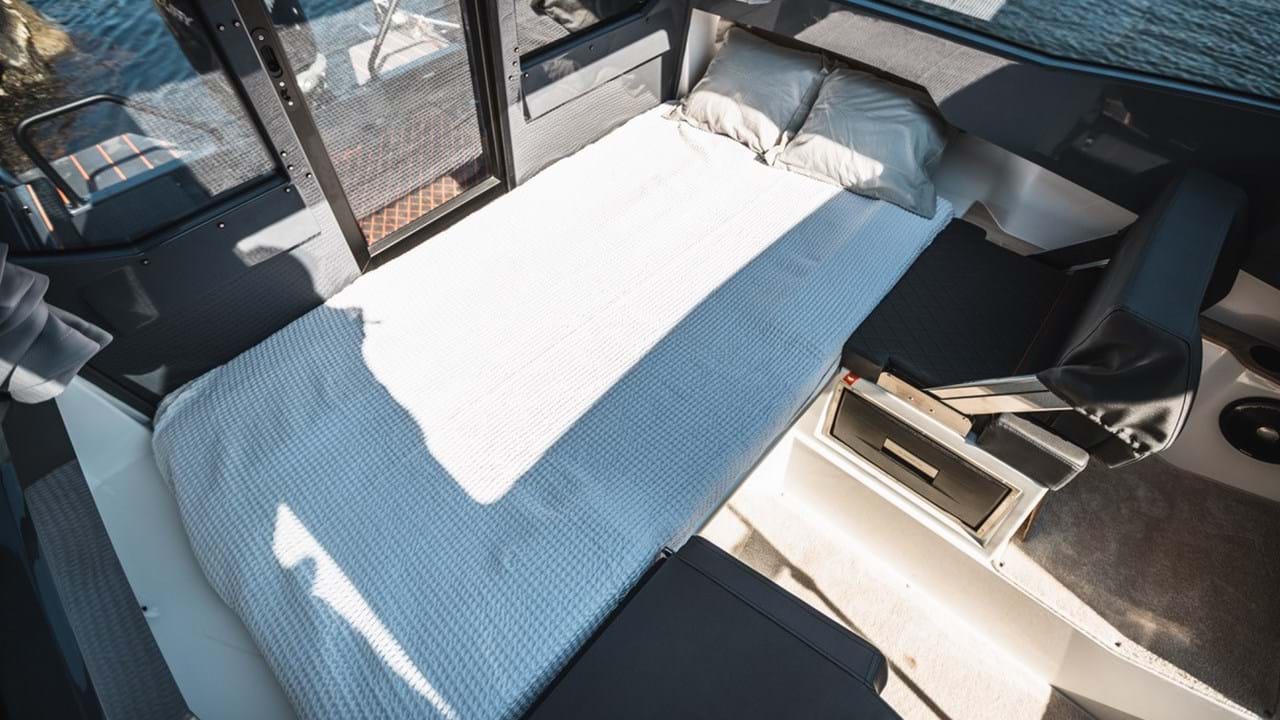 RS 800C Interior Bed Aft Cockpit